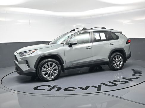 Used 2021 Toyota RAV4 XLE Premium image 6
