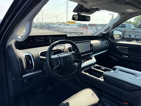 Used 2025 Ford Expedition Platinum AWD/4WD image 13