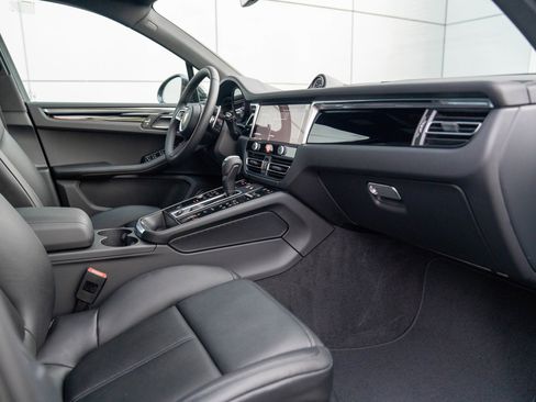 New 2026 Porsche Macan image 26