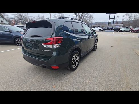 Used 2023 Subaru Forester Premium image 8