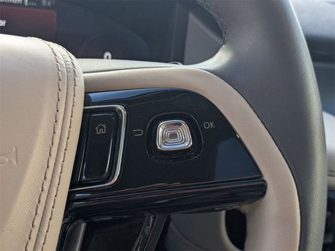 Used 2024 Lincoln Aviator AWD w/ Premium Package image 27