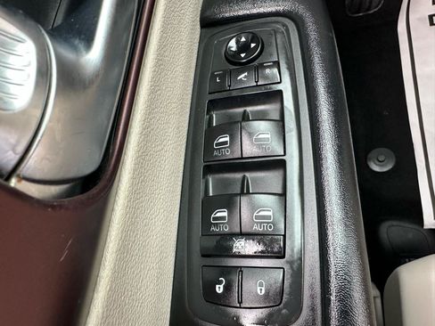 Used 2020 Chrysler Pacifica Limited FWD image 11