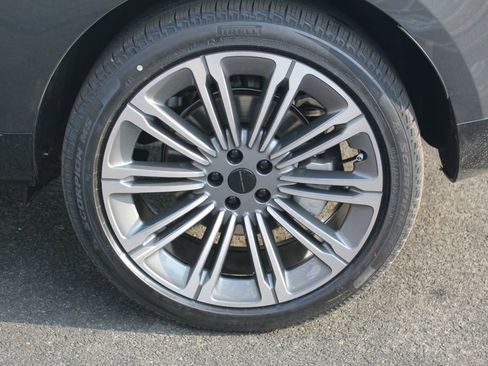New 2026 Land Rover Range Rover Long Wheelbase SE AWD/4WD image 9