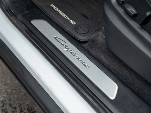 Certified 2024 Porsche Cayenne AWD/4WD image 39