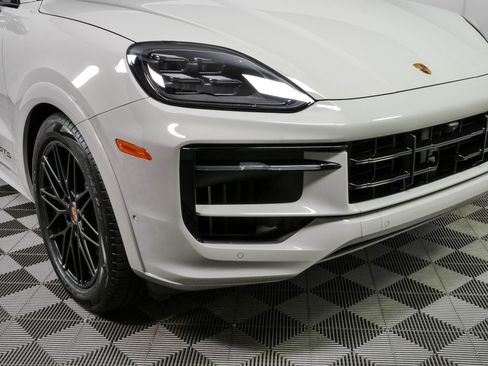 New 2026 Porsche Cayenne GTS AWD/4WD image 40