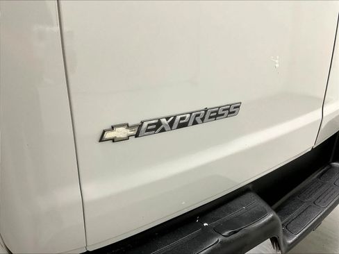 Used 2020 Chevrolet Express 2500 LT w/ LT Preferred Equipment Group RWD image 31