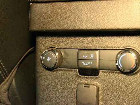 Used 2019 Ford Explorer XLT w/ XLT Sport Appearance Package image 15