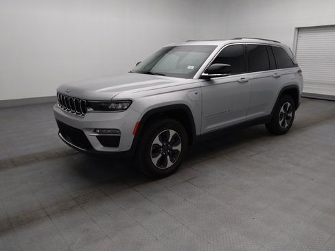 Used 2022 Jeep Grand Cherokee Limited 4xe w/ Luxury Tech Group II AWD/4WD image 2
