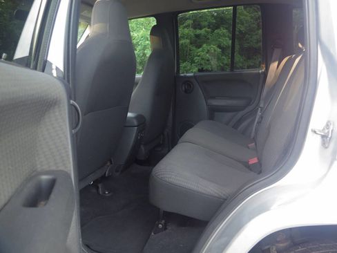 Used 2002 Jeep Liberty Sport AWD/4WD image 11