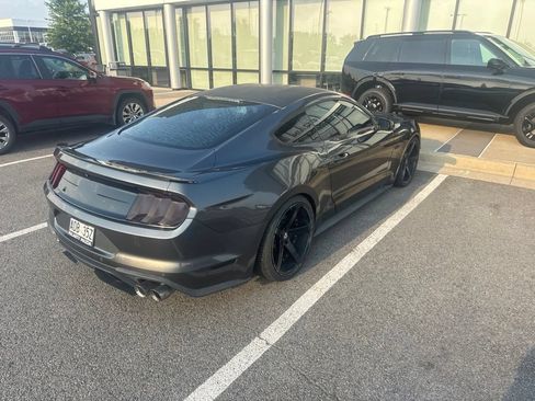 Used 2018 Ford Mustang GT RWD image 5