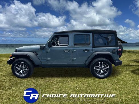 Used 2024 Jeep Wrangler Unlimited w/ Convenience Group AWD/4WD image 3