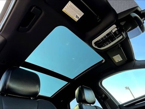 Used 2024 Porsche Macan image 27