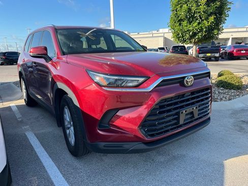 Used 2024 Toyota Grand Highlander XLE FWD image 2