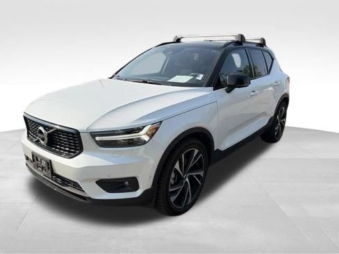 Used 2021 Volvo XC40 T5 R-Design w/ Protection Package AWD/4WD image 2