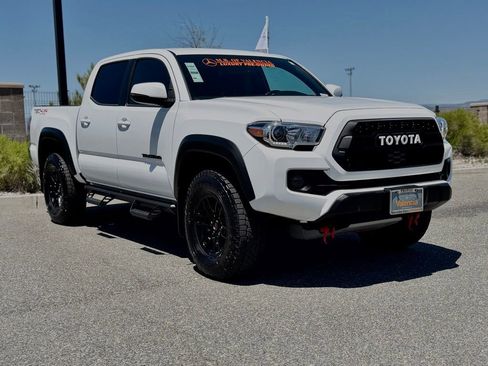 Used 2023 Toyota Tacoma TRD Off-Road w/ Black Out Package (TMS) AWD/4WD image 6