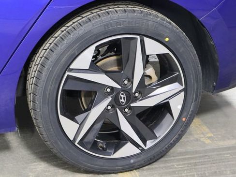 Used 2023 Hyundai Elantra SEL w/ Convenience Package image 38