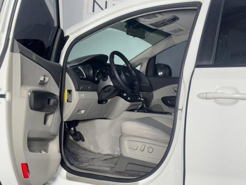 Used 2016 Kia Sedona LX w/ Option Group 020 image 9