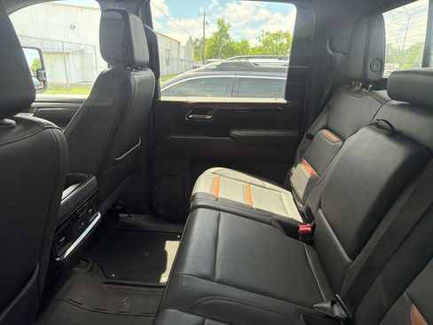 Used 2024 GMC Sierra 2500 AT4 w/ Technology Package AWD/4WD image 7