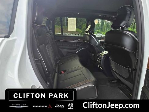 Used 2023 Jeep Grand Cherokee Summit AWD/4WD image 18