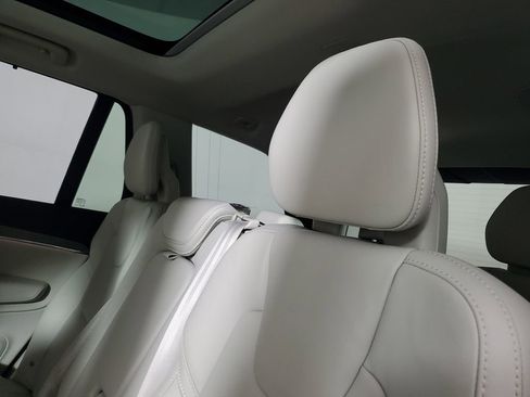 Certified 2025 Volvo XC90 B6 Ultra image 15