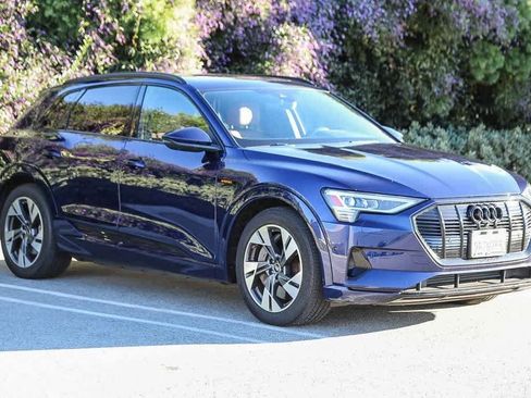Used 2022 Audi e-tron Premium w/ Convenience Plus Package image 3