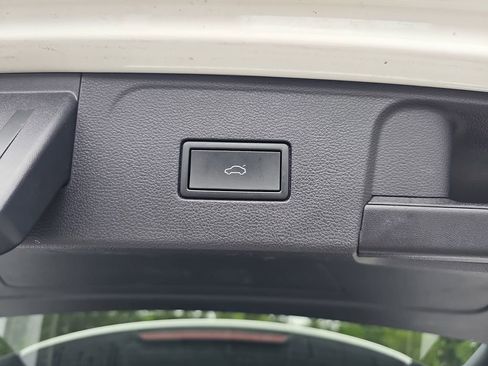 Used 2024 Volkswagen Atlas SE FWD image 19