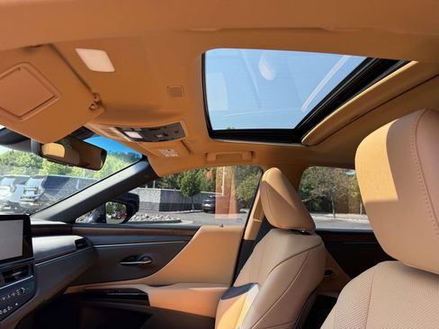 Used 2025 Lexus ES 350 w/ Technology Package FWD image 21