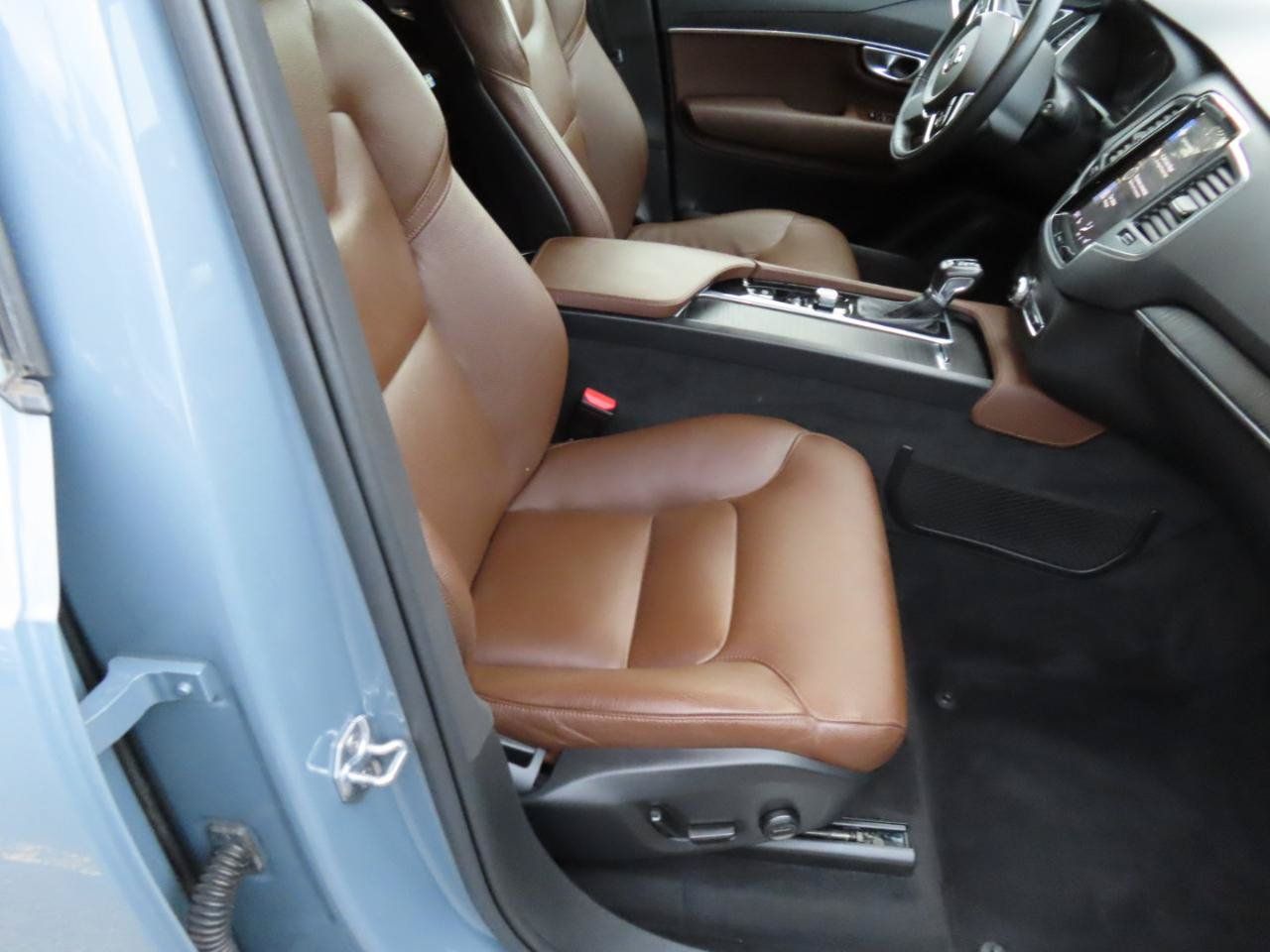 Used 2020 Volvo XC90 T6 Momentum AWD/4WD image 21