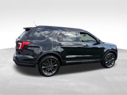 Used 2019 Ford Explorer XLT w/ Equipment Group 202A AWD/4WD image 15