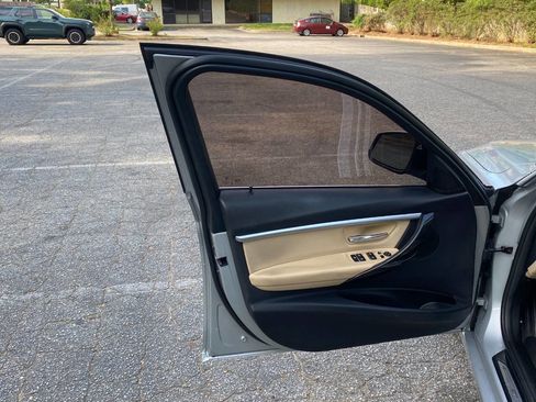 Used 2018 BMW 330i xDrive Sedan image 12