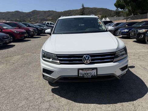 Used 2018 Volkswagen Tiguan SEL FWD image 2