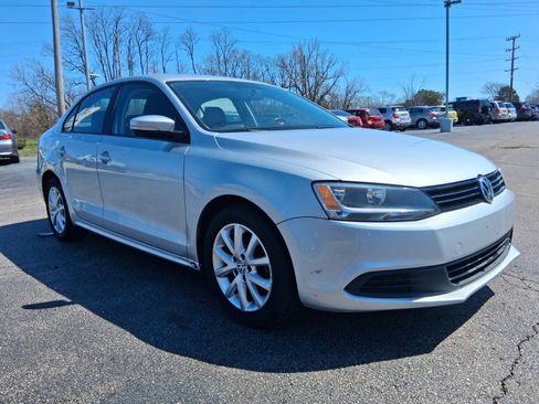 Used 2011 Volkswagen Jetta SE FWD image 3