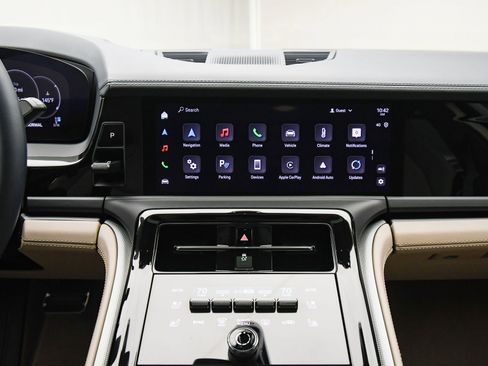 Certified 2025 Porsche Panamera 4 image 40