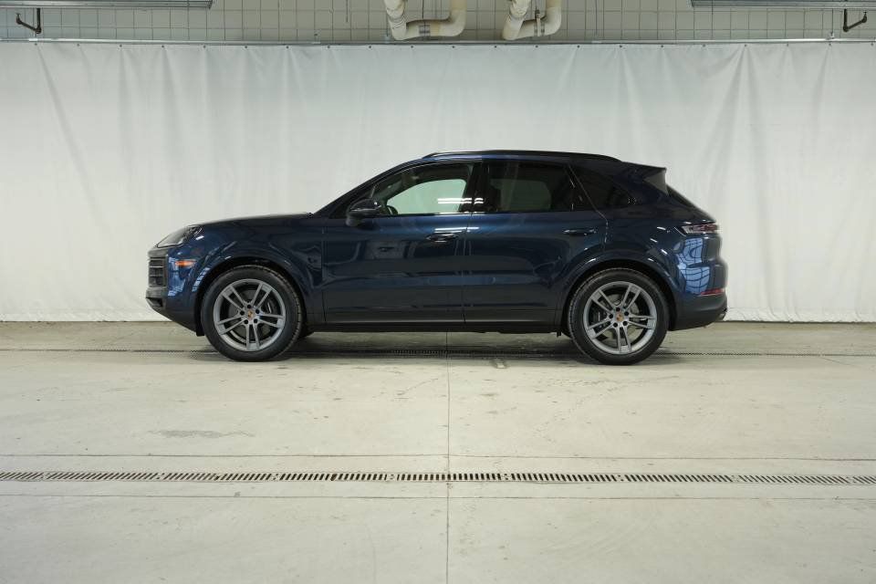 Certified 2026 Porsche Cayenne AWD/4WD image 2
