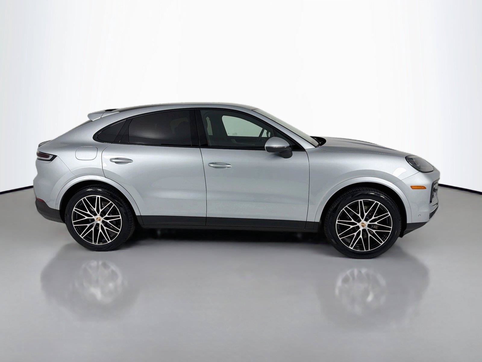 Used 2025 Porsche Cayenne Coupe AWD/4WD image 28