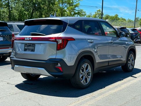 Used 2025 Kia Seltos LX AWD/4WD image 8