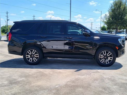 Used 2024 GMC Yukon AT4 w/ Technology Package image 11