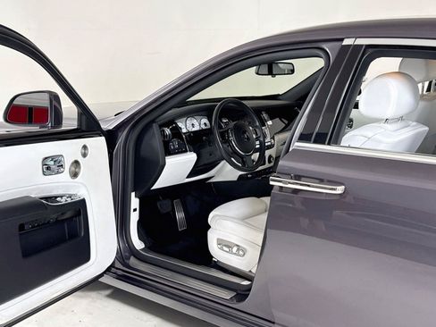 Used 2019 Rolls-Royce Ghost RWD image 12