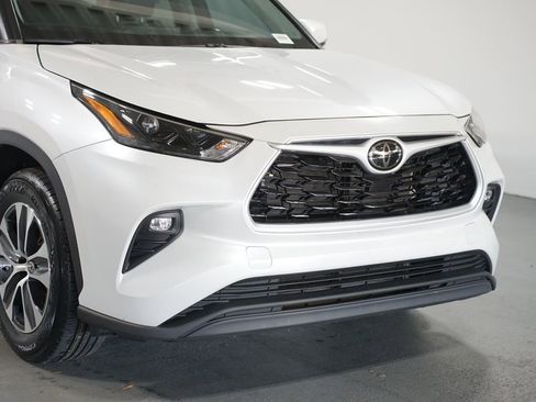 Certified 2024 Toyota Highlander XLE image 4