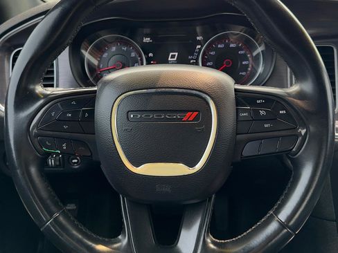 Used 2017 Dodge Charger SE RWD image 11