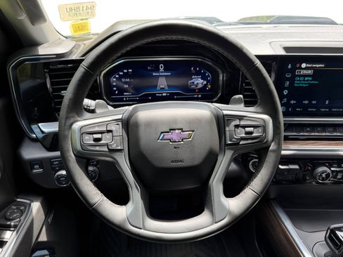 Used 2025 Chevrolet Silverado 1500 LT Trail Boss w/ Convenience Package II AWD/4WD image 11