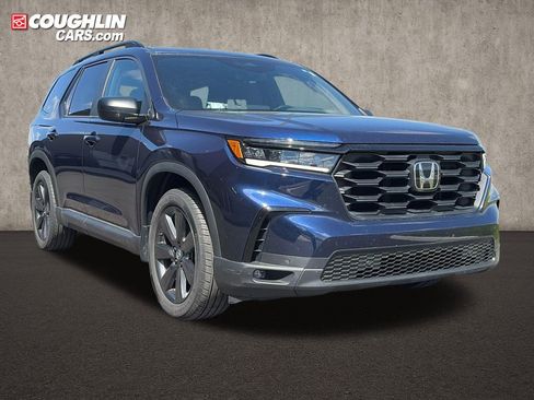 Used 2025 Honda Pilot Sport image 1