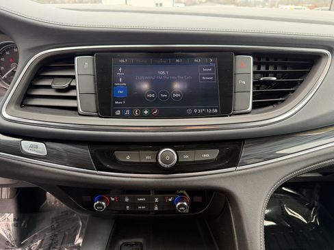 Used 2020 Buick Enclave Essence image 31