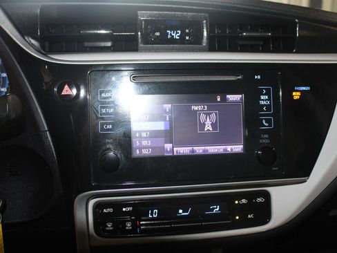 Used 2018 Toyota Corolla LE image 16