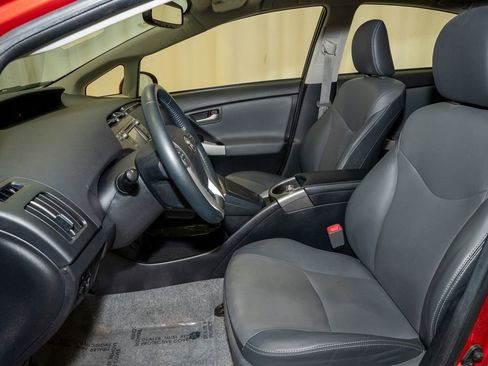 Used 2013 Toyota Prius Four image 9