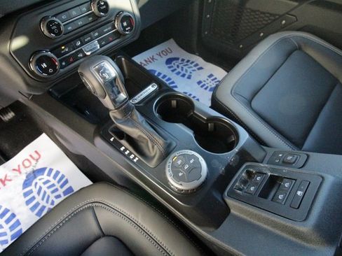 New 2025 Ford Bronco Outer Banks image 24
