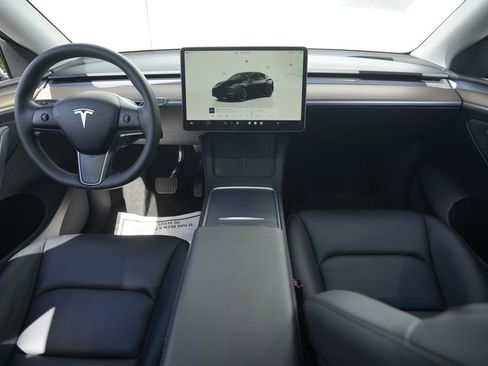 Used 2023 Tesla Model Y Long Range image 40
