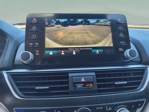 Used 2018 Honda Accord Touring image 22