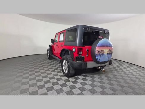 Used 2013 Jeep Wrangler Unlimited Sahara w/ Connectivity Group AWD/4WD image 43