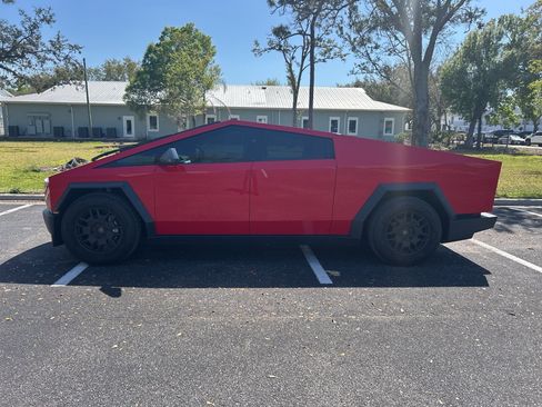 Used 2024 Tesla Cybertruck AWD Crew Cab image 3